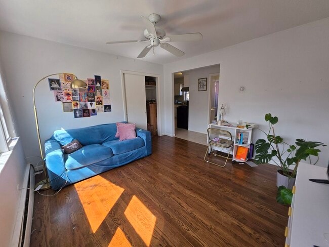 Building Photo - 4022 N Avers Ave