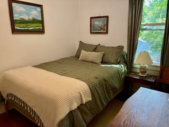 Bedroom green - 816 Mill Plain Rd