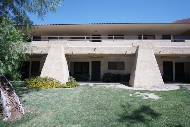 Building Photo - 2801 Los Felices Cir E