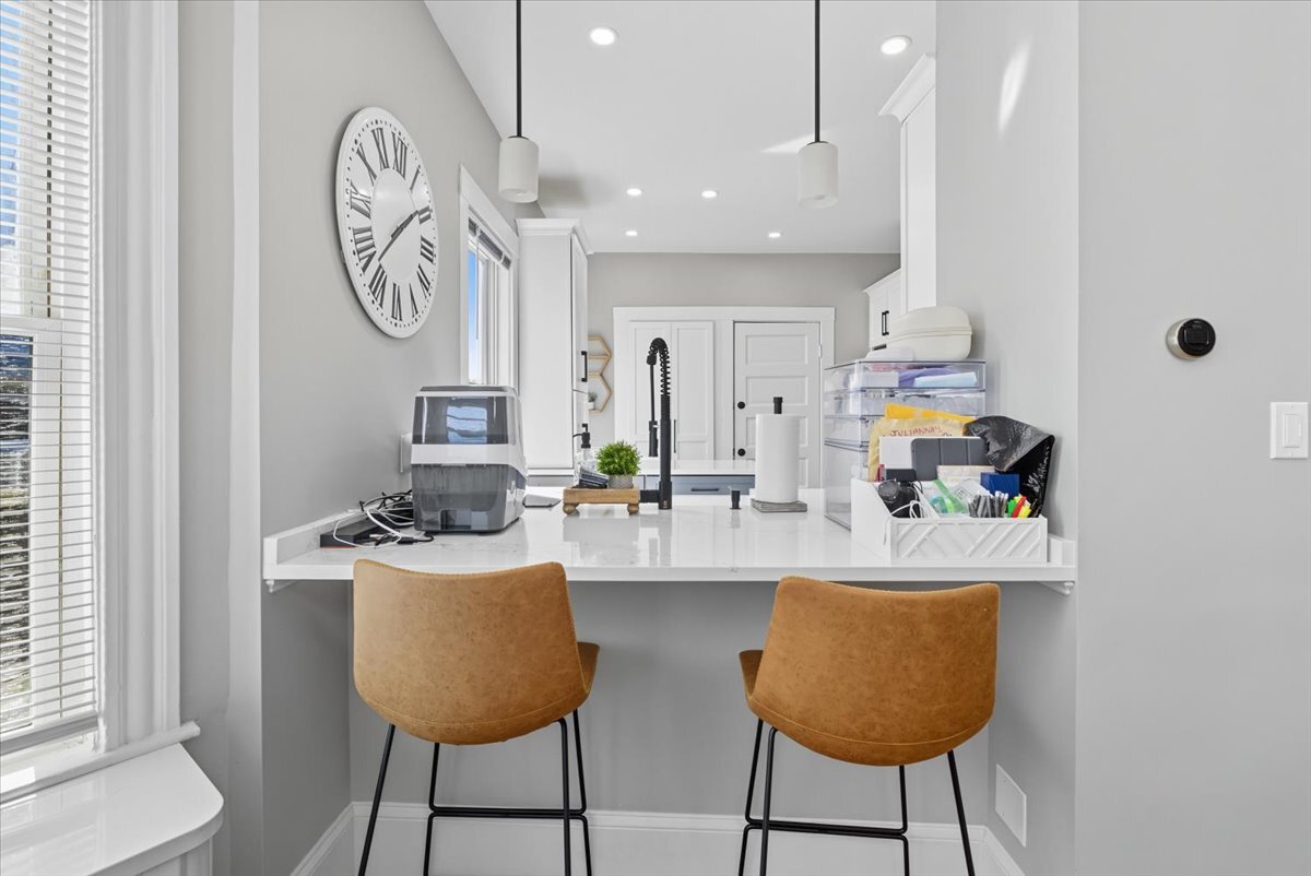 Building Photo - 663 Adams St