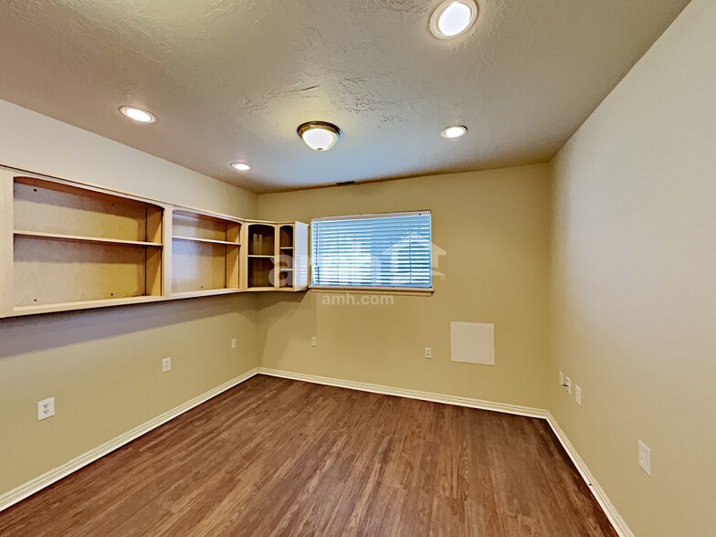 Building Photo - 128 E 350 S