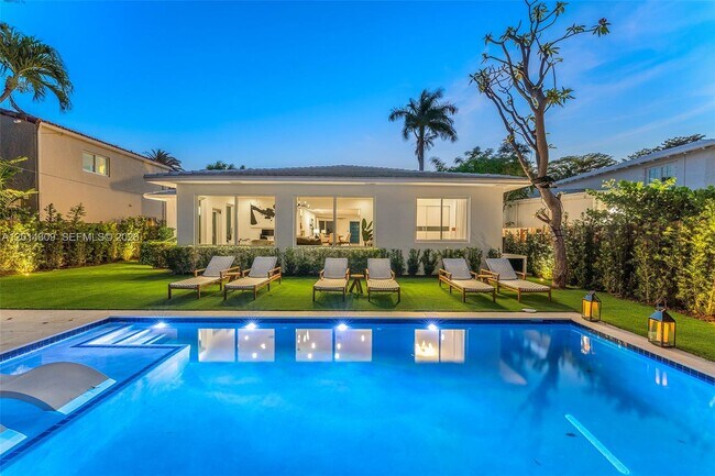 Building Photo - 6145 La Gorce Dr