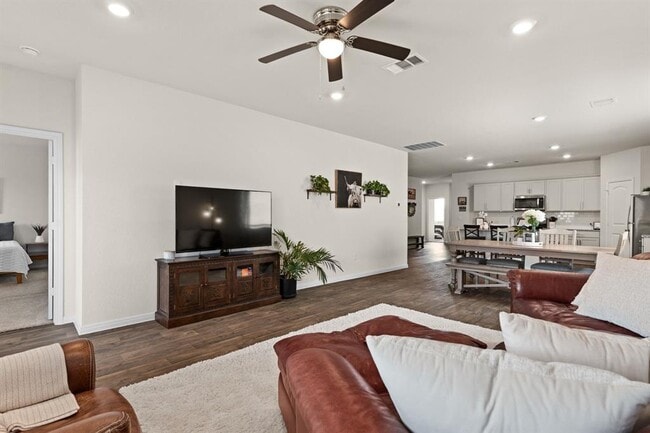 Building Photo - 117 Mackinac Ln