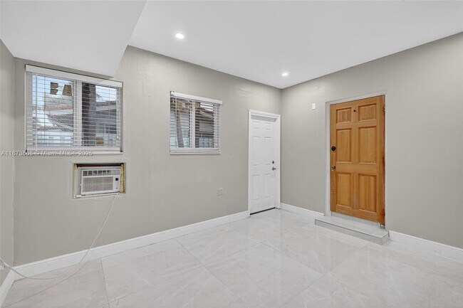 Building Photo - 2201 NE 52nd St