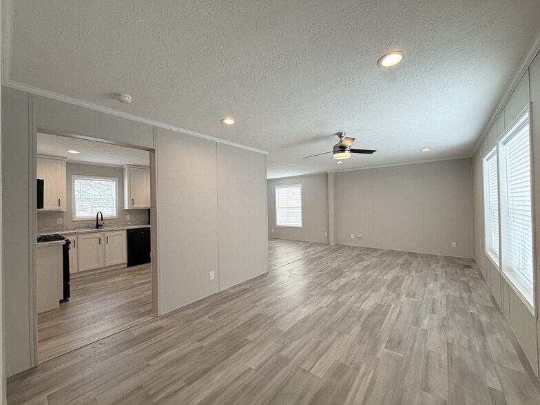 Building Photo - 29805 Jamestown Dr