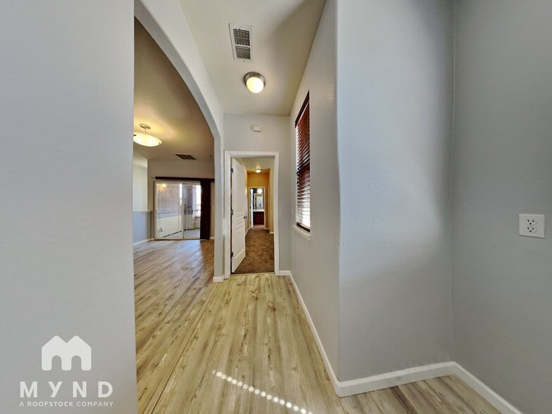 Building Photo - 803 E 98th Ave