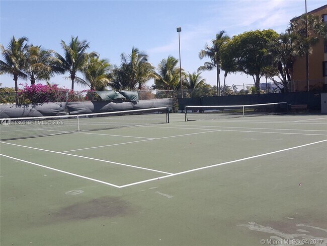 Building Photo - 14601 N Kendall Dr