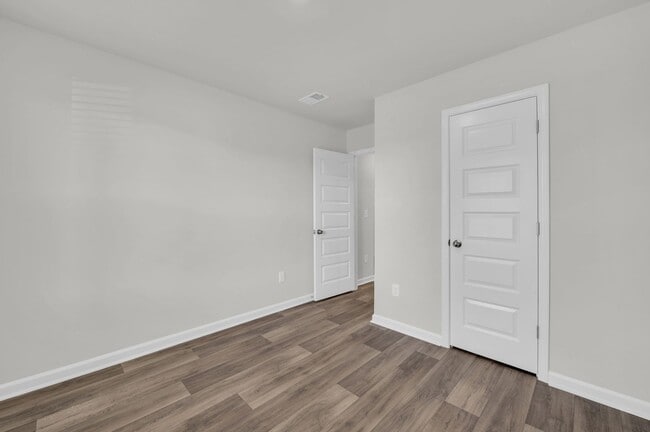 Building Photo - ***MOVE-IN SPECIAL*** $500 OFF OF YOUR FIR...