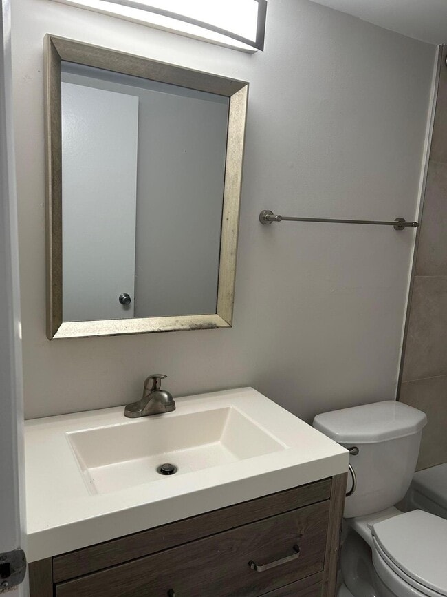 Building Photo - 25 Abbey Ln