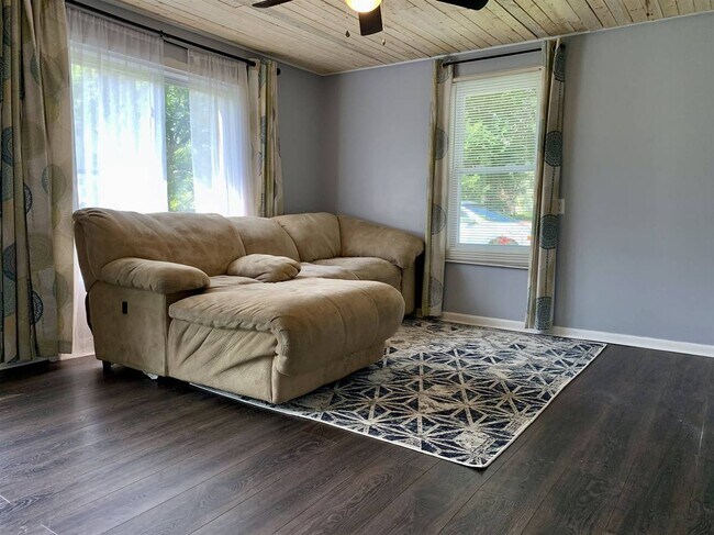 Building Photo - 934 Mohegan Rd