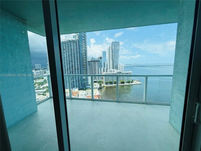 Building Photo - 1900 N Bayshore Dr