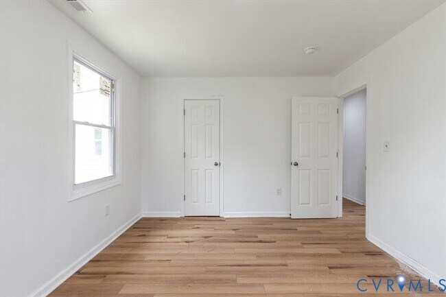 Building Photo - 1806 Sussex St