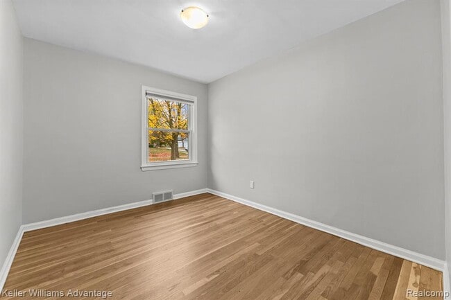 Building Photo - 4516 Robinwood Ave