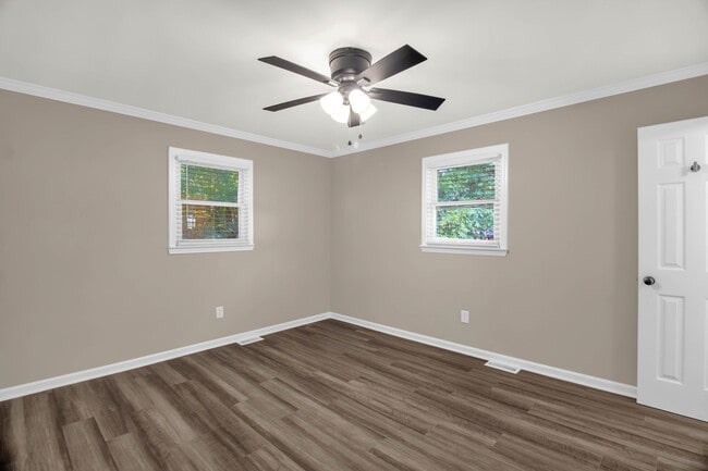 Building Photo - 200 Cedarwood Trail