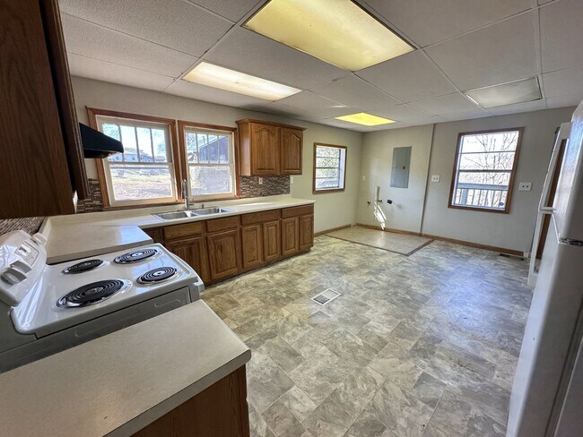 Building Photo - 4028 40th Ave N