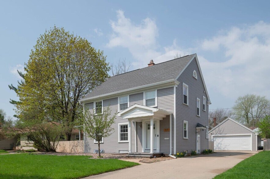 Building Photo - 1315 S Alicia Dr