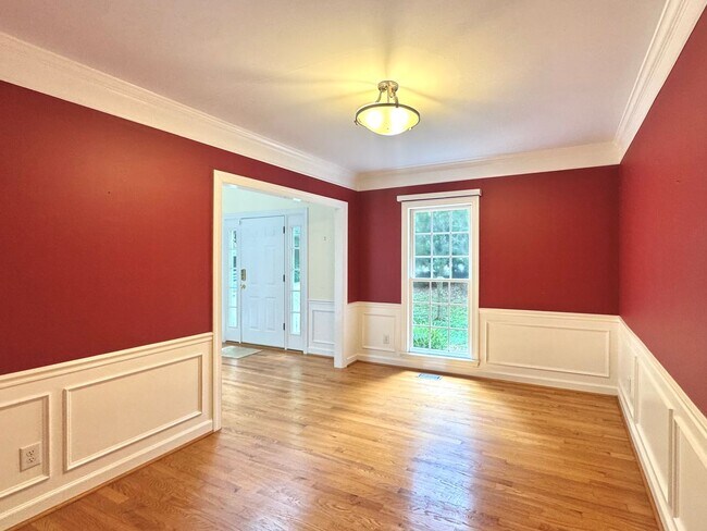Building Photo - 4 Bed | 2.5 Bath House in Chapel Hill