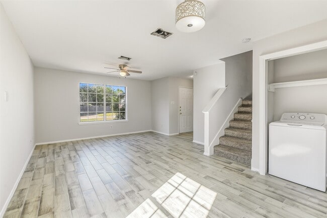 Building Photo - 10007 Emerald Creek Dr