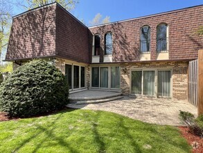 Building Photo - 1119 Deerfield Rd