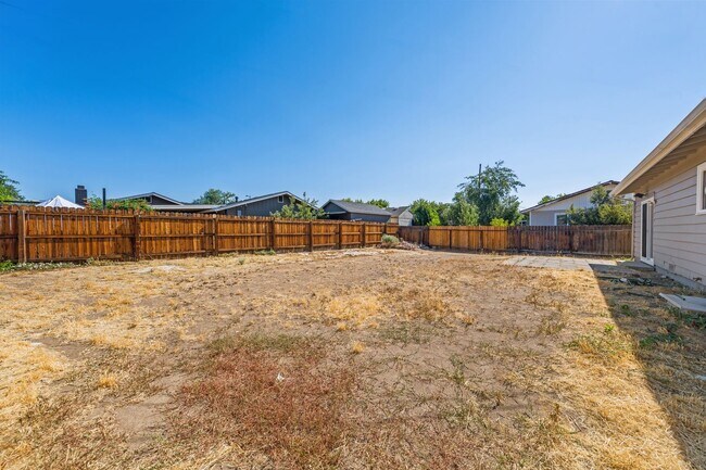 Building Photo - 2565 Pequop St