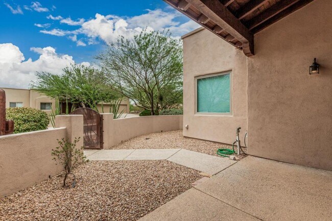 Building Photo - 16945 S Vanilla Orchid Dr