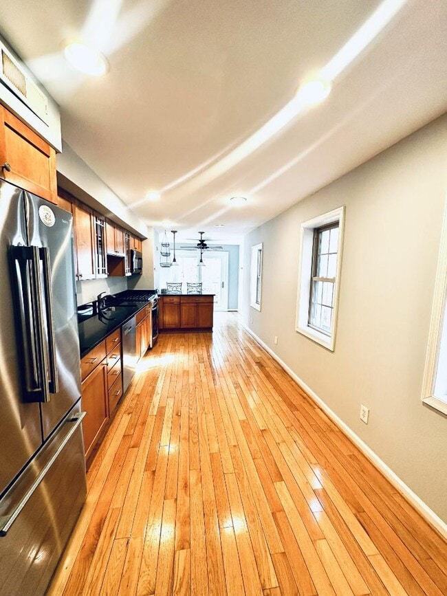 Building Photo - 2517 Foster Ave