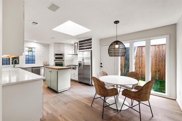 Building Photo - 4338 Travis St