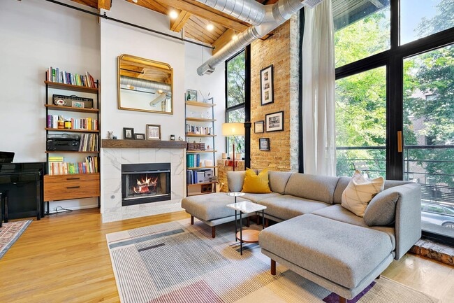 Building Photo - 2210 W Wabansia Ave