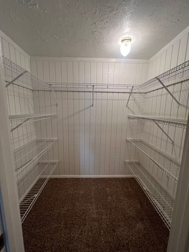 Building Photo - Spacious Family Home in Highland High School Area – Pocatello, ID!