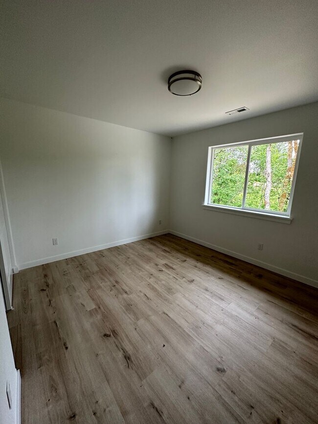 Building Photo - Brand New 3 Bed 2 Bath Home In New Sutherl...