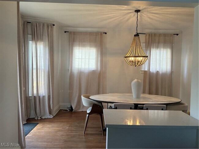 Building Photo - 1320 W 108th St