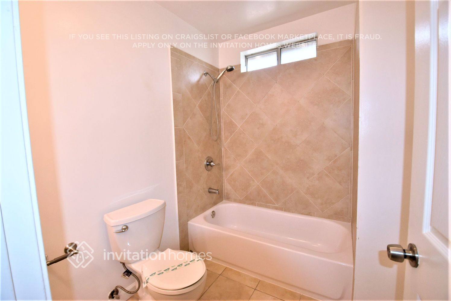 Building Photo - 835 E Claude St