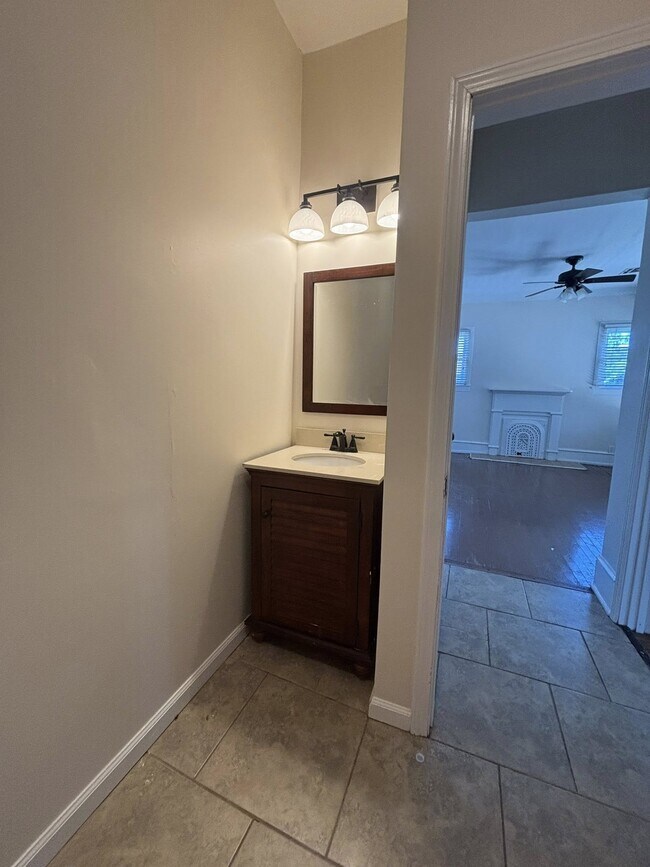 Building Photo - 113 Texas St