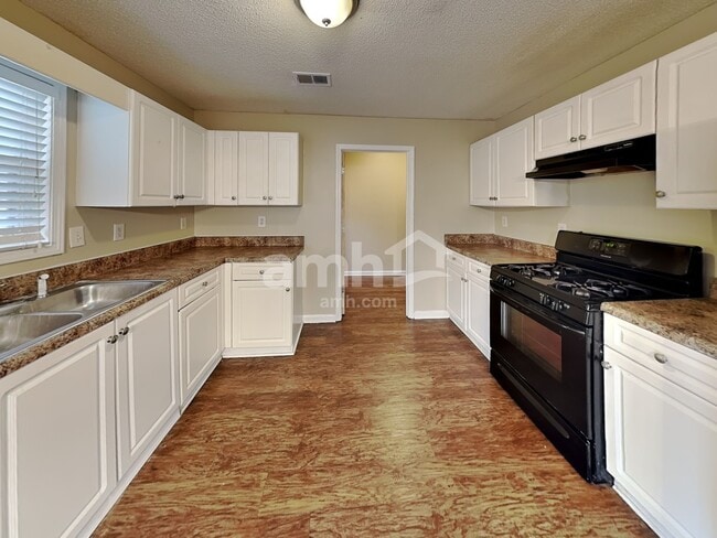 Building Photo - 32 Alston Ln SW