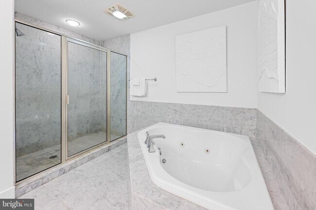 Building Photo - 2772 Lighthouse Point E