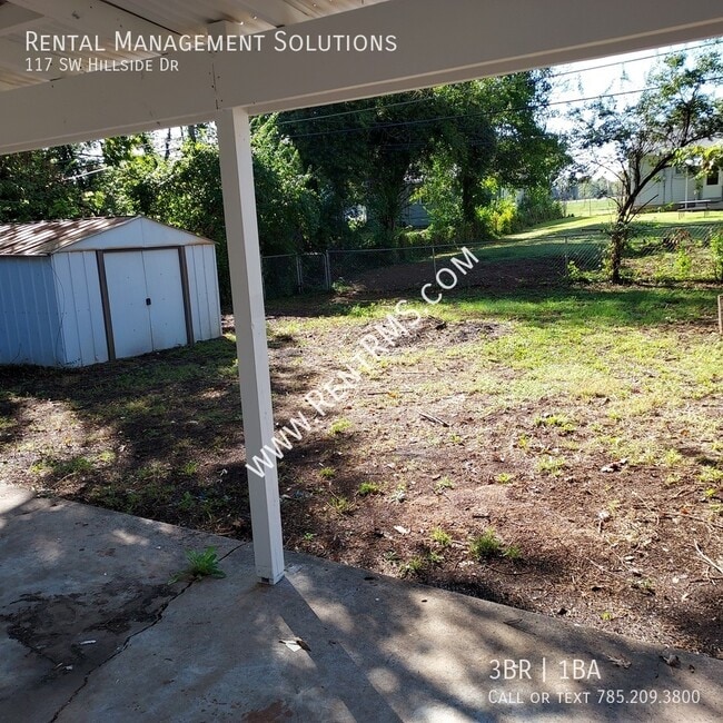 Building Photo - 117 SW Hillside Dr