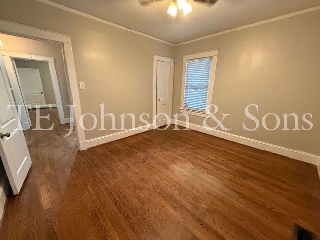 Building Photo - 2 Bedroom Home in Washington Park