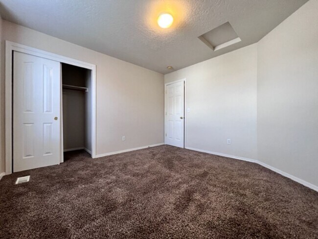 Building Photo - 3137 W Pudu St