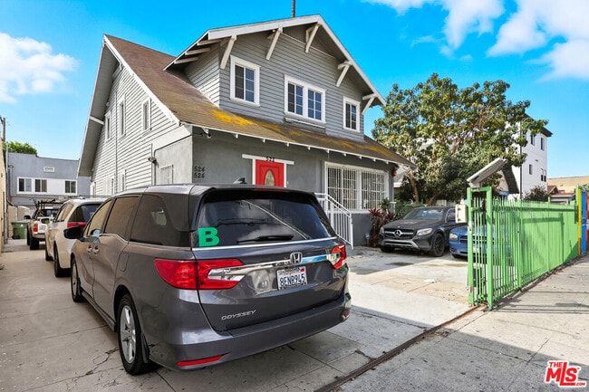 Building Photo - 522 W Vernon Ave