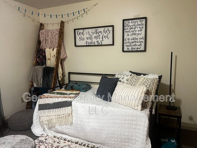 Building Photo - 35 Spring St