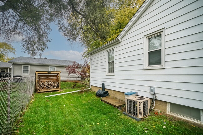 Side yard - 1703 Springfield Rd