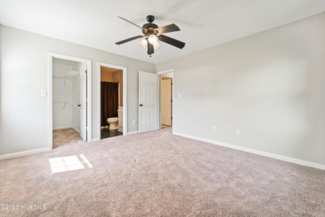 Building Photo - 443 Dion Dr