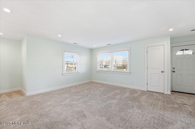 Building Photo - 674 Park Ave