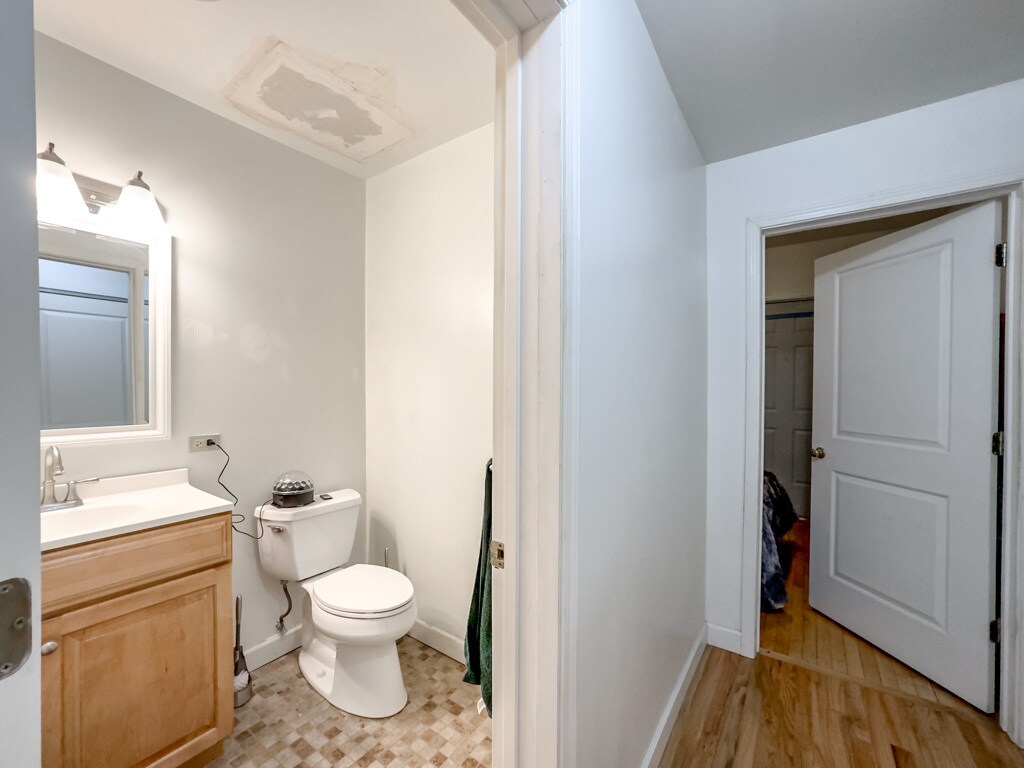 Building Photo - 6711 N Sheridan Rd