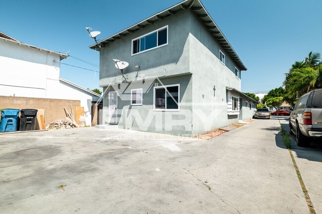 Building Photo - 3848 W 105th St