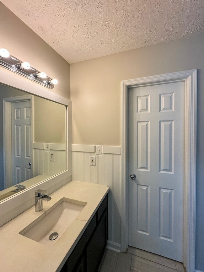 Building Photo - Charming 3 Bed 2 Bath Spring Lake Home wit...