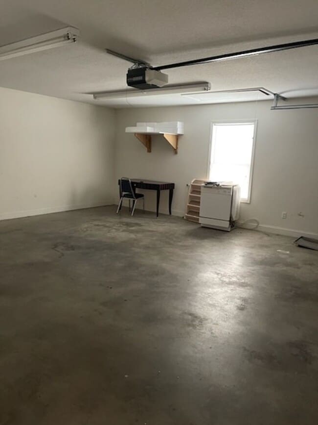 Building Photo - Location!!!!