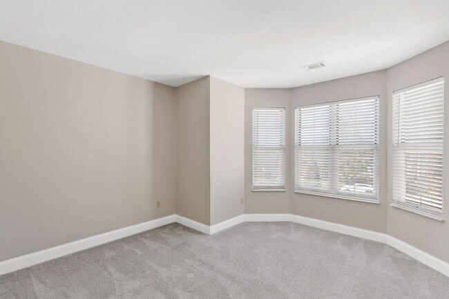 Building Photo - St Charles Area Townhouse