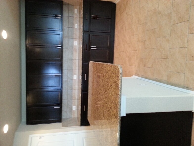 Building Photo - 10237 Metz Vly