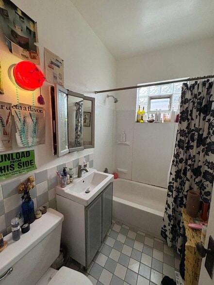 Building Photo - 839 N Ashland Ave